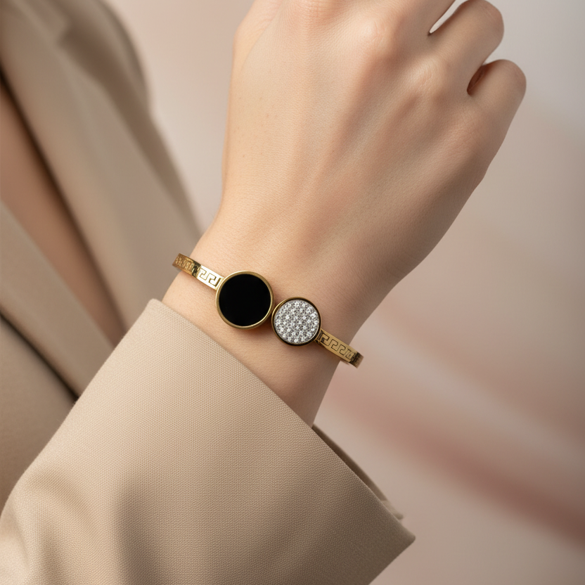 Gold-tone stainless steel bracelet with a "geometric" pattern and double circles - a touch of modern elegance