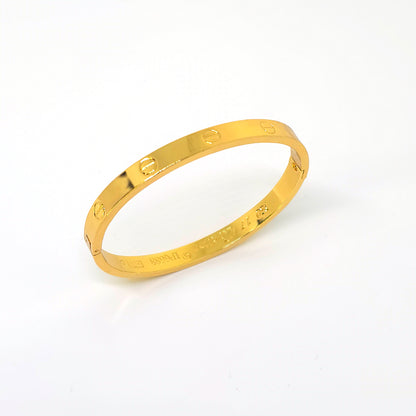 The classic "Love Prestige" bracelet – gold-plated stainless steel with an iconic design