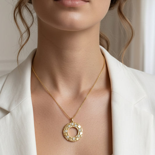 "Sparkling Halo" necklace - a geometric design studded with crystals (stainless steel)