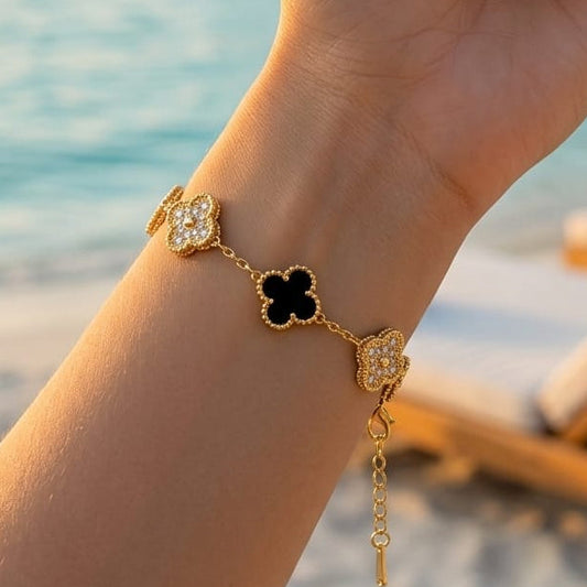 Stainless steel bracelet with black and sparkling quatrain flowers