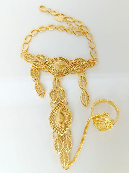 Bracelet with a matching ring in a luxurious oriental design – shimmering gold