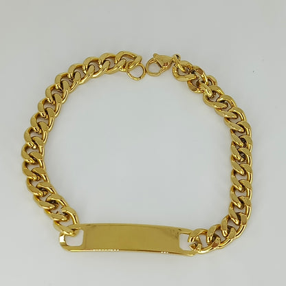 Gold chain bracelet with an engravable and customizable plaque