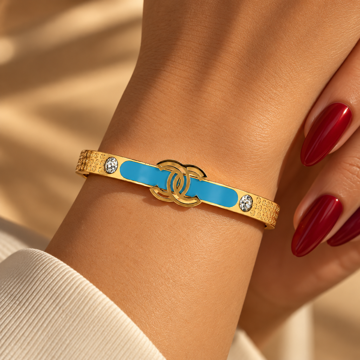 Stainless steel bracelet with the double logo and sky-blue enamel band.