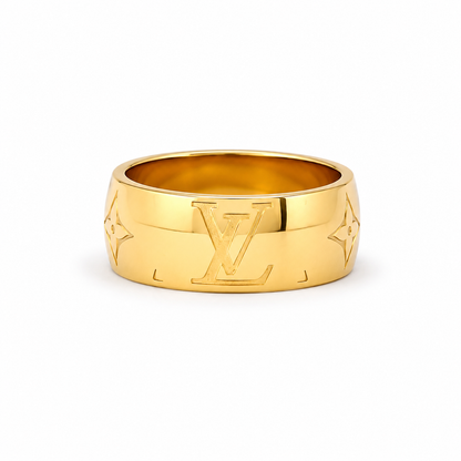 Wide stainless steel ring plated in gold – a luxurious modern design