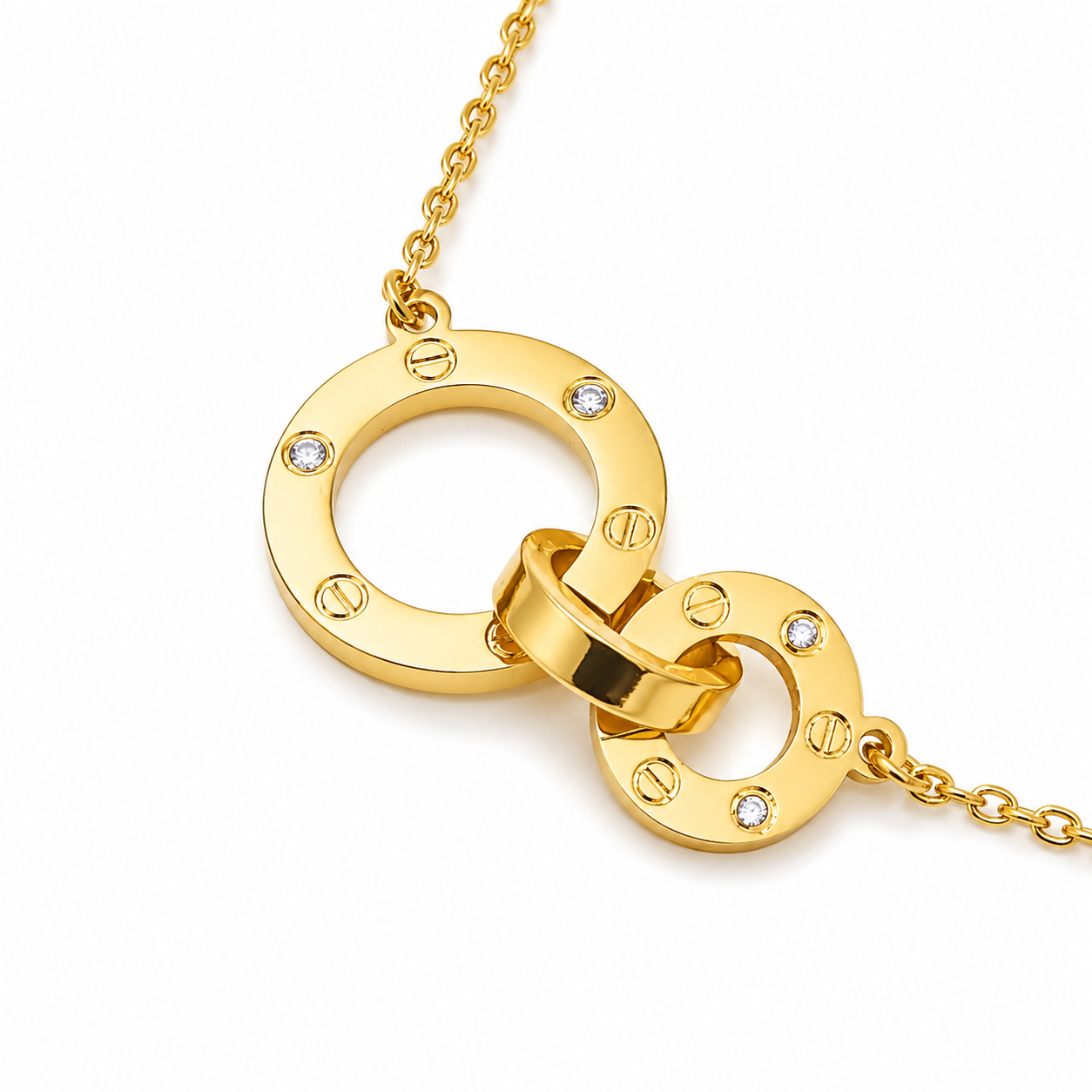 Luxury "interlocking links" bracelet in stainless steel - a bold, modern design