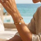 The trendy "Snake" bracelet is adorned with clover petals - rust-resistant stainless steel