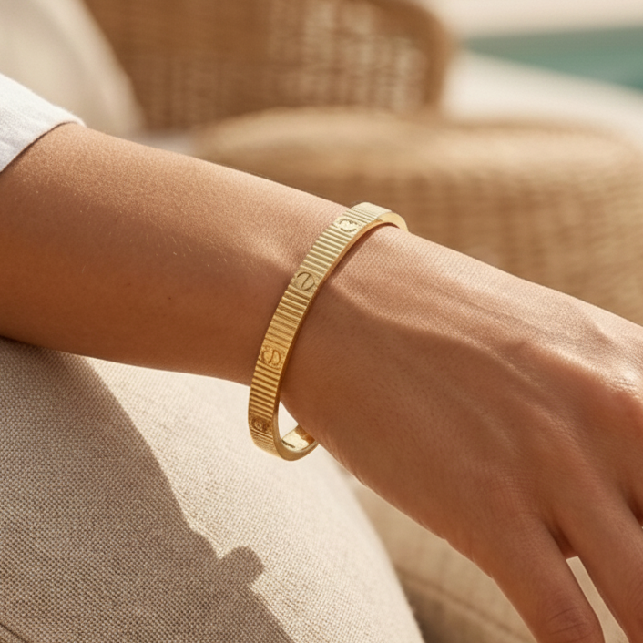 سوار ذهبي صلب مضلع – تصميم كلاسيكي عصري من الفولاذ المقاوم للصدأ