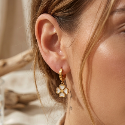 "Clover" Shell Earrings - Gold-plated stainless steel with a smooth and attractive design